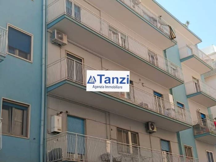 Appartamento quadrilocale in vendita in Via Novembre, Centro, Barletta