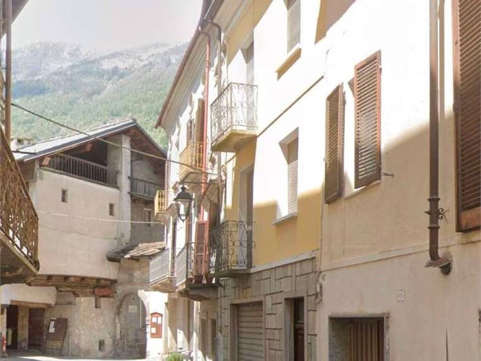 Casa con 6 locali in vendita in via vittorio emanuele, Centro, Chiomonte