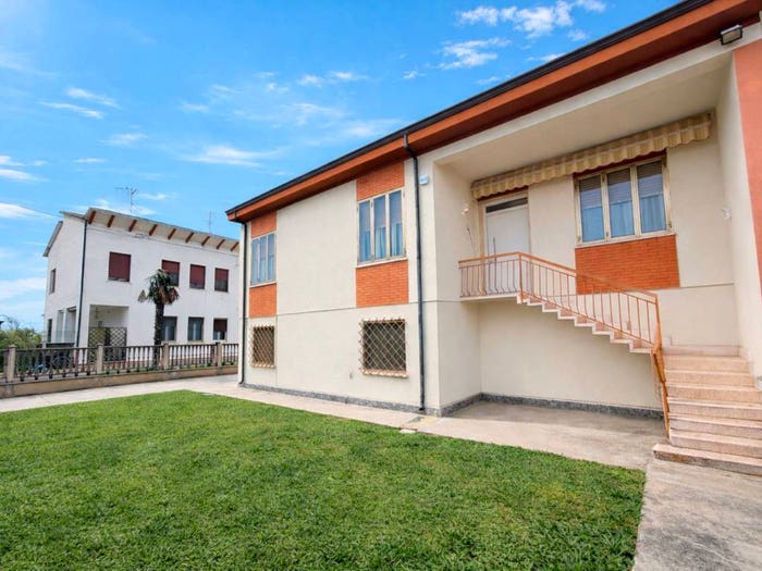 Casa quadrilocale in vendita in Centro, Poggio Rusco