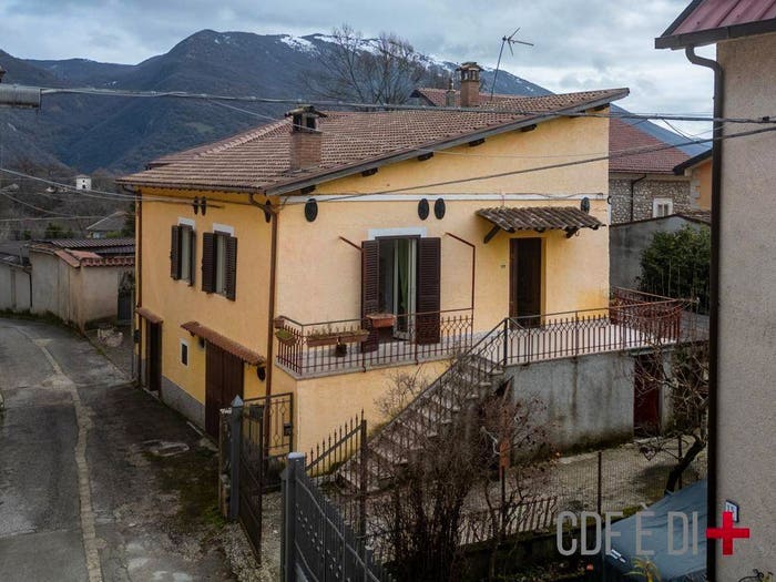Casa trilocale in vendita in Via Corso, Colle Mazzolino, Fiamignano
