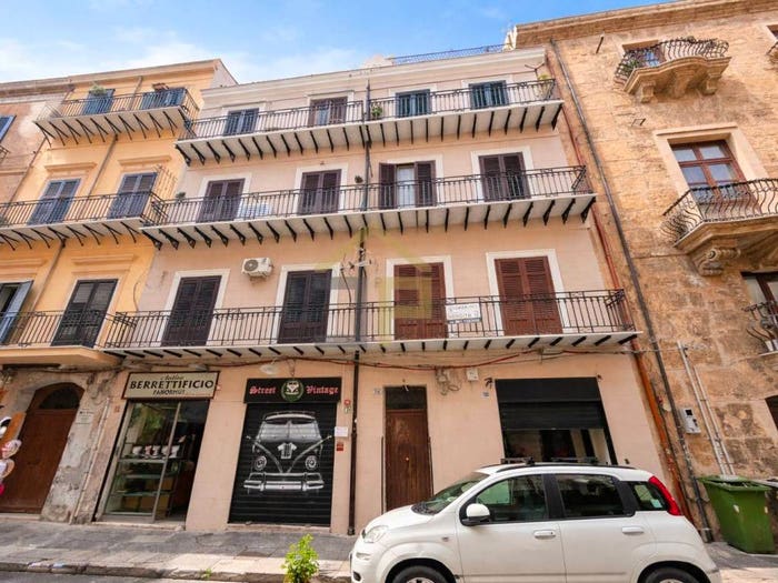 Appartamento trilocale in vendita in via Garibaldi, Kalsa, Palermo