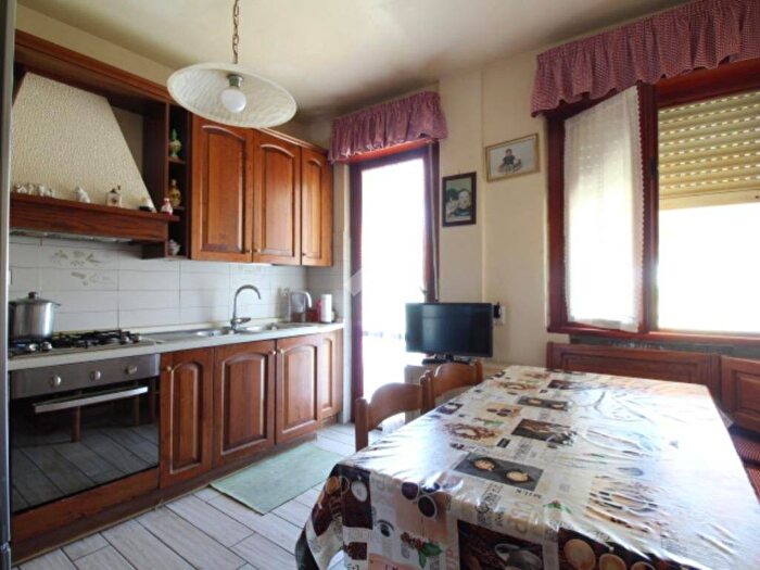 Appartamento trilocale in vendita in Via Salutati Coluccio, Centro, Monsummano Terme