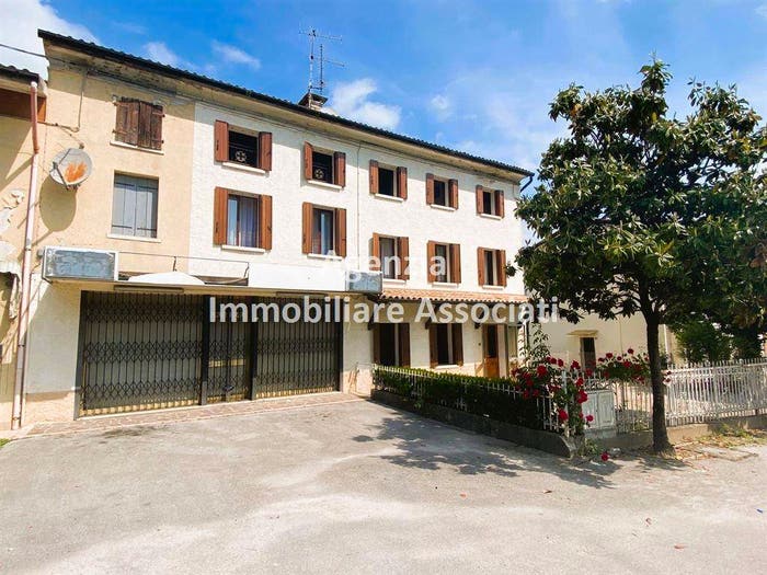 Casa con 6 locali in vendita in Via Olivi, Centro, Possagno