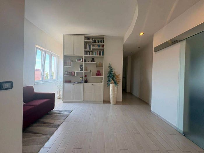 Appartamento trilocale in vendita in Calata Capodichino, Capodichino, Napoli