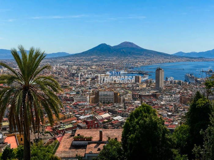 Appartamento con 6 locali in vendita in Via Pedamentina San Martino, Vomero, Napoli
