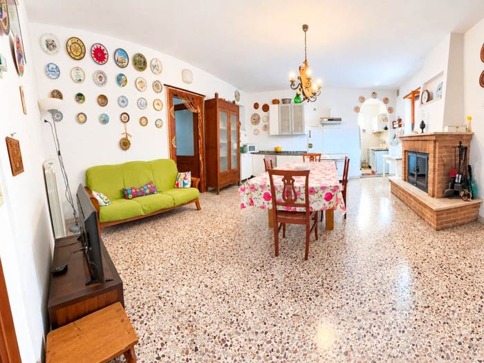Casa con 6 locali in vendita in Via La Fossa, Artena