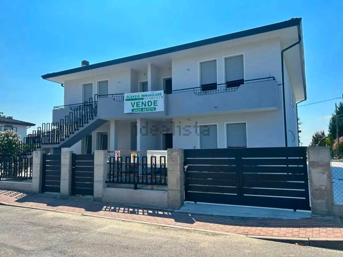 Appartamento quadrilocale in vendita in Via Giacomo Leopardi SNC, Centro, Bagnoli di Sopra