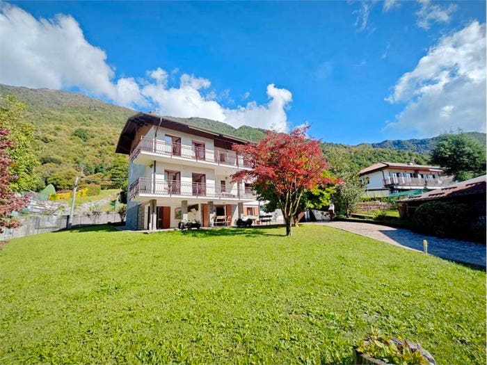 Casa con 6 locali in vendita in via IV novembre, Centro, Primaluna