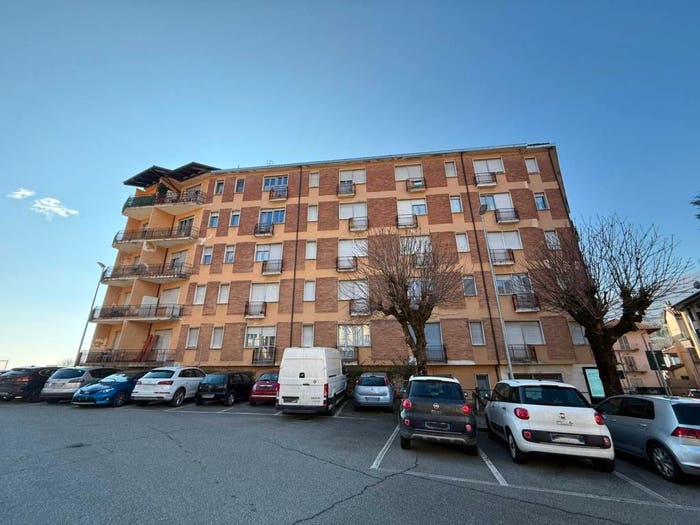 Appartamento trilocale in vendita in Piazza Vittorio Veneto, Centro, Forno Canavese