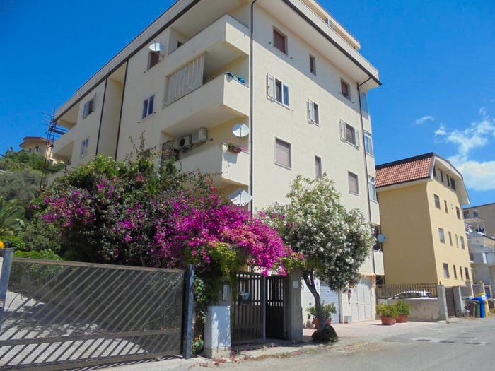 Appartamento quadrilocale in vendita in Via Vincenzo Lauro, Catanzaro Lido, Catanzaro