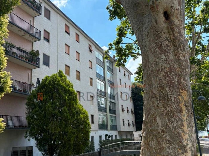 Appartamento quadrilocale in vendita in Via dei Mille, Loggia Garibaldi, Brescia