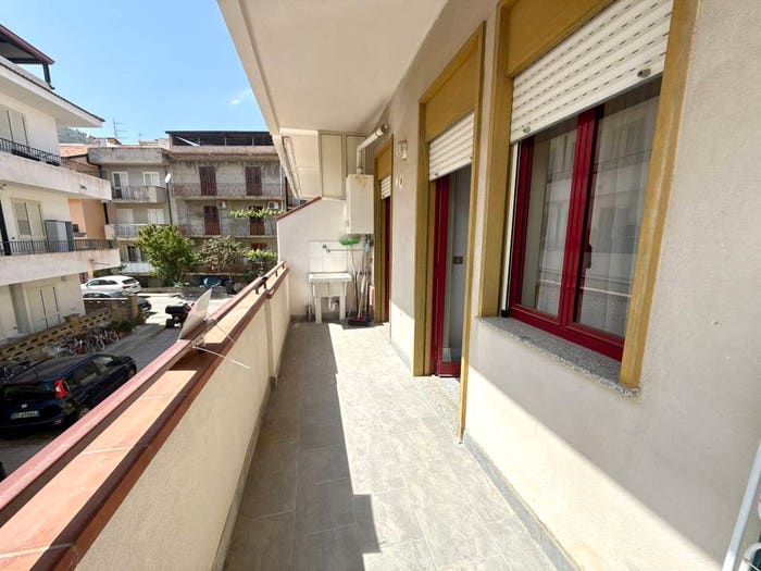 Appartamento quadrilocale in vendita in Via Rosate, Oliveri