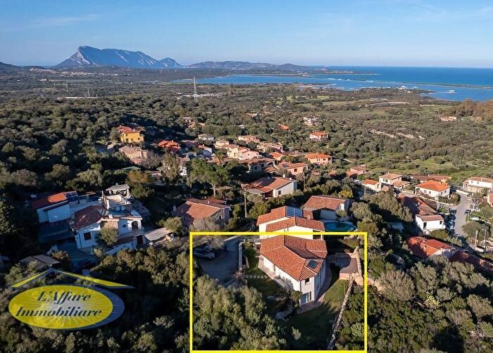 Casa con 7 locali in vendita in Loc La Suaredda di Supra, San Teodoro