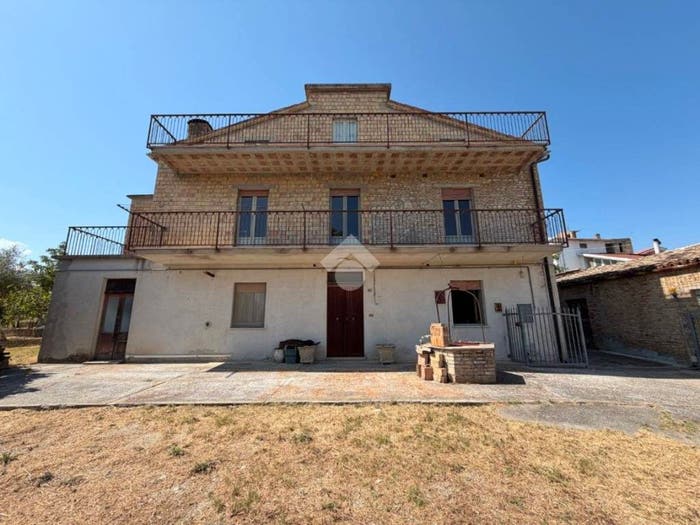 Casa quadrilocale in vendita in Contrada follani, Centro, Lanciano