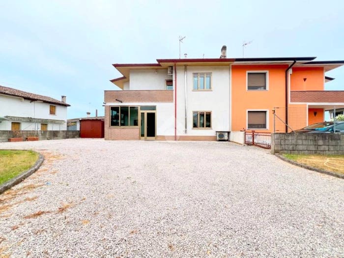 Casa quadrilocale in vendita in Via Marano Lagunare, Centro, San Giorgio di Nogaro