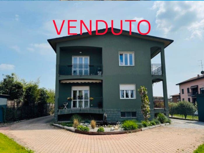 Appartamento trilocale in vendita in Via Milano, Centro, Olgiate Comasco