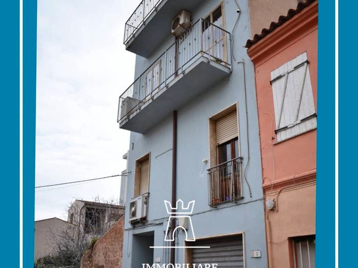 Casa con 6 locali in vendita in Via Settembre, Centro Storico, Olbia