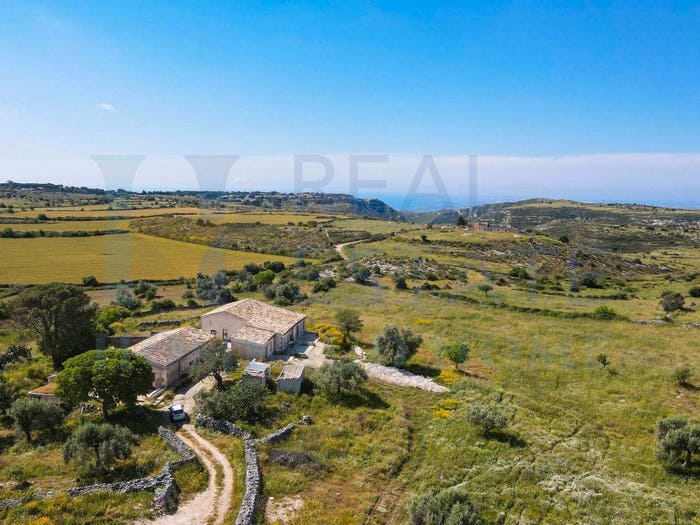 Casa con 6 locali in vendita in Via Mammanelli Traversa, Avola