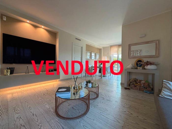 Casa con 5 locali in vendita in Via Laura Prati, Bussero