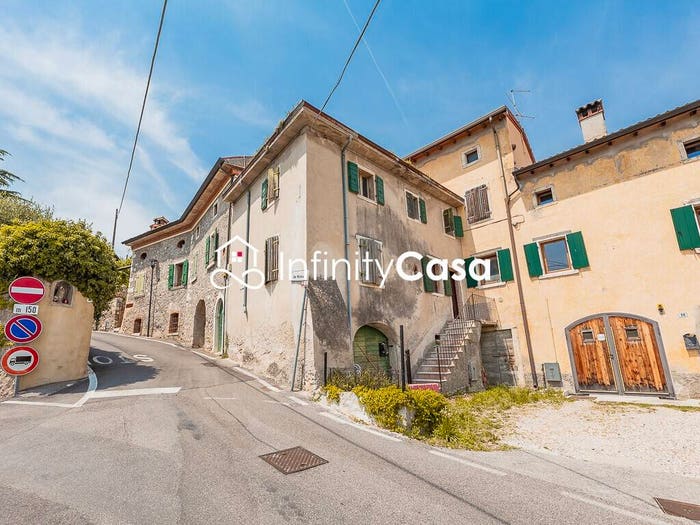 Casa quadrilocale in vendita in Cavajon Veronese, Cavaion Veronese