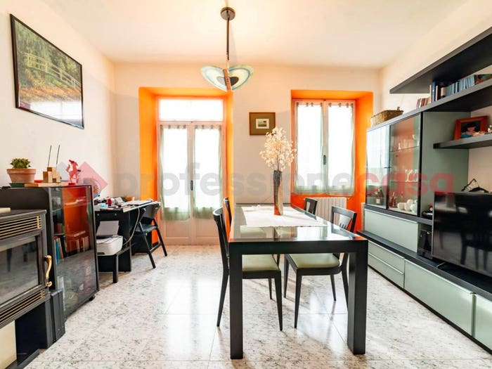 Casa con 6 locali in vendita in Via San Rocco, Centro, Paruzzaro