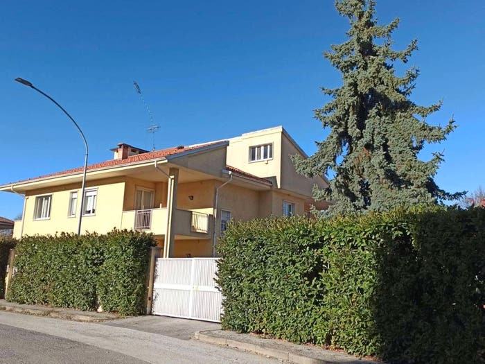 Casa con 6 locali in vendita in Via Selene, Centro, Carrù