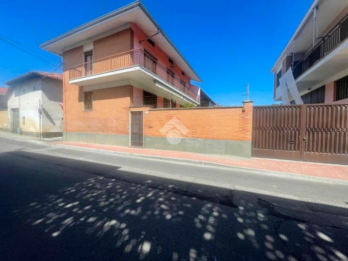 Casa con 5 locali in vendita in Via Umberto I, Foglizzo