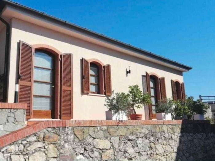 Casa con 6 locali in vendita in Via Camisano, Centro, Ameglia