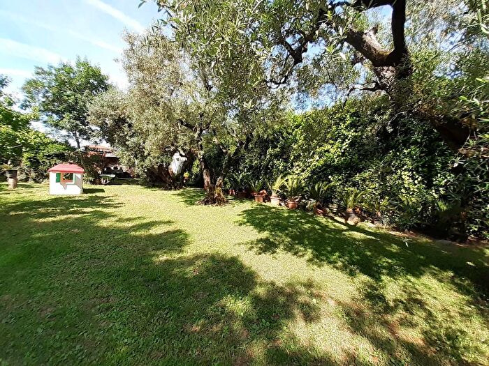 Casa con 5 locali in vendita in V Vaiana, Pietrasanta