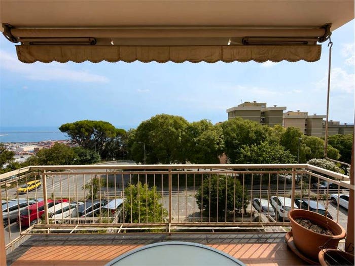 Appartamento con 6 locali in vendita in Via Calamandrei, Voltri, Genova