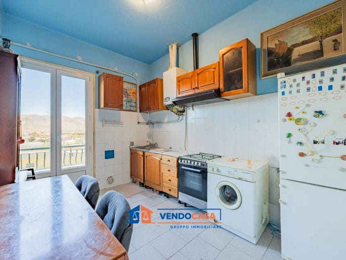 Appartamento trilocale in vendita in Via San Calocero, Centro, Albenga