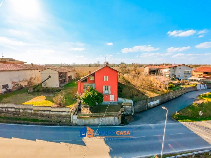Casa quadrilocale in vendita in Via per Farigliano, Carrù