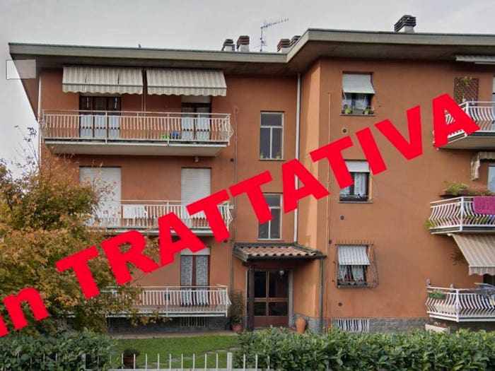 Appartamento trilocale in vendita in Via Giuseppe Garibaldi, Buguggiate
