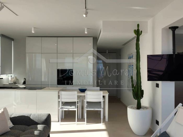 Appartamento trilocale in vendita in Via Mede, Bergeggi