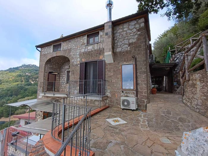 Appartamento con 6 locali in vendita in Via Riviezzoli, Sorrento
