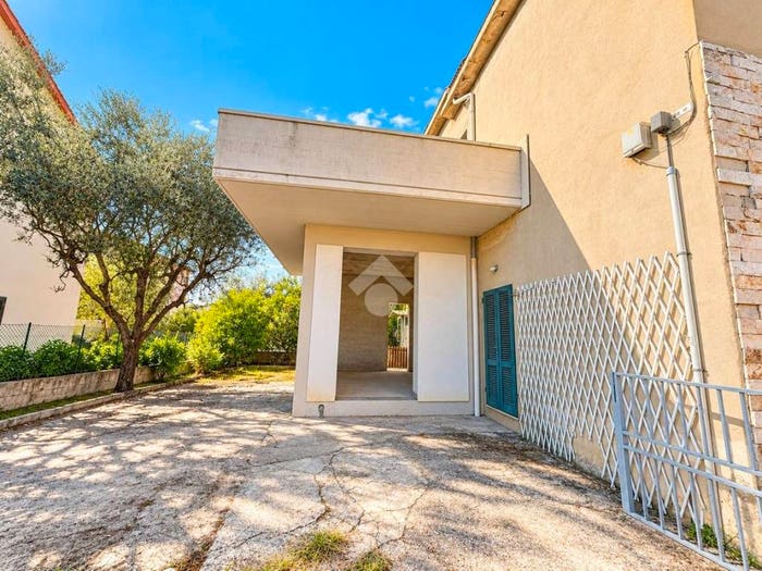 Casa con 6 locali in vendita in Via Reno, Centro, Agliana