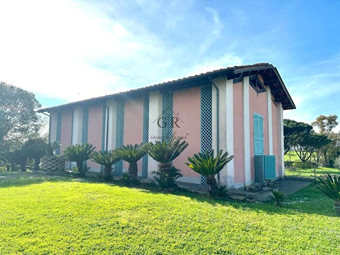 Casa con 6 locali in vendita in Via del Prato della Corte, La Giustiniana, Roma