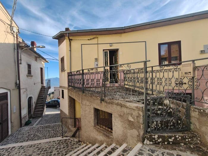 Casa bilocale in vendita in Castelvecchio Calvisio