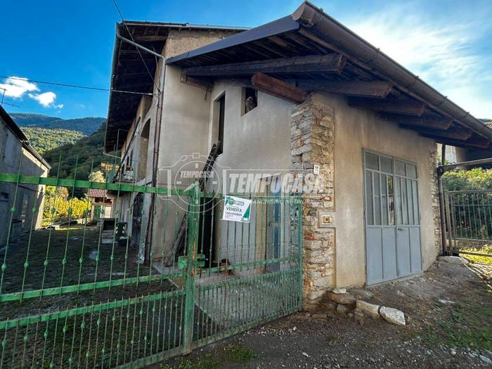 Casa con 6 locali in vendita in Via Limbo, Baratte, Villar Focchiardo