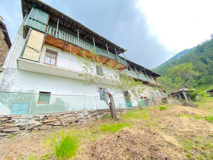 Casa con 6 locali in vendita in Borgata Porte, Massello