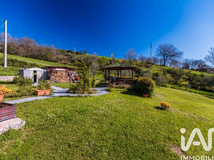 Casa con 6 locali in vendita in Contrada Vallimestre, San Ginesio