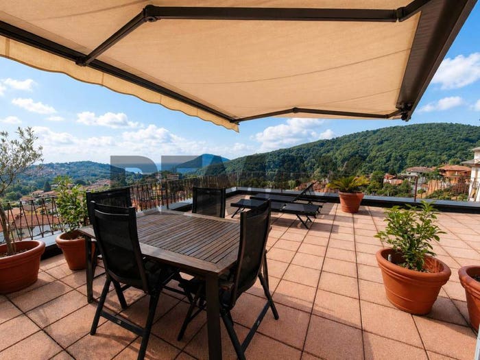 Appartamento quadrilocale in vendita in Via San Maurizio, Centro, Gignese