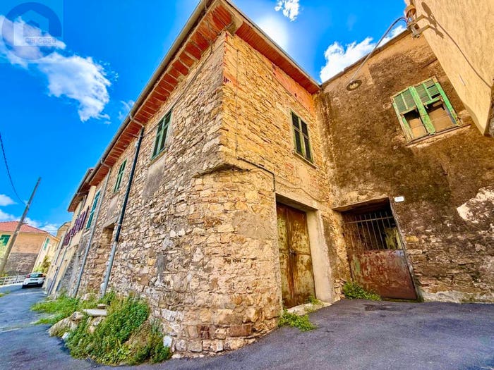 Casa con 6 locali in vendita in Via Ruffini, Costa Carnara, Dolcedo