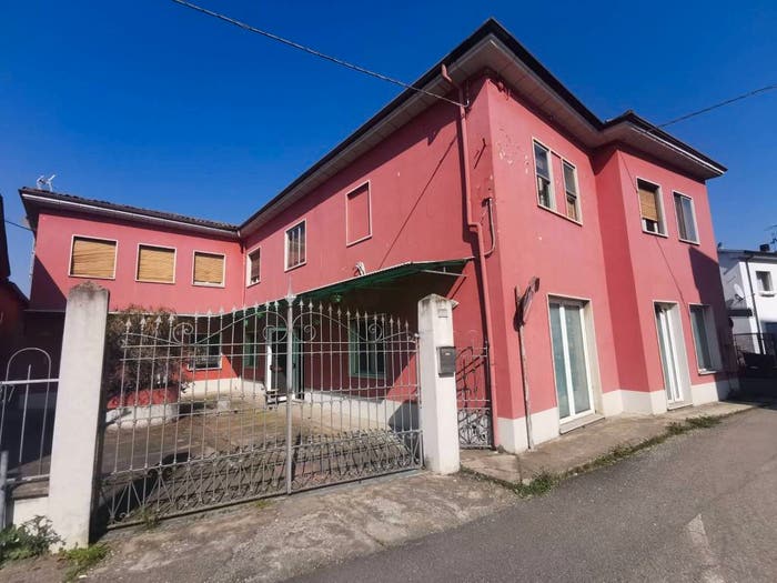 Casa con 6 locali in vendita in Piazza C Busoni, Rea