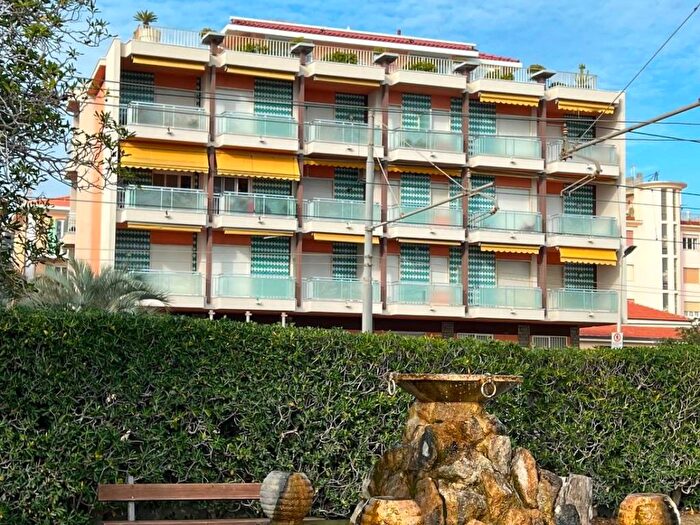 Appartamento quadrilocale in vendita in Via Luigi Cadorna, Centro, Bordighera