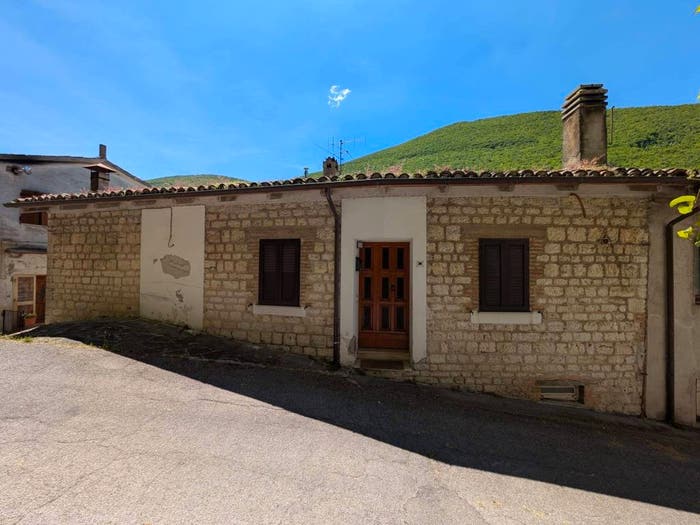 Appartamento con 6 locali in vendita in Via Ara Vecchia, Chiaserna, Cantiano