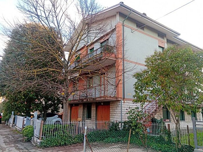 Casa con 6 locali in vendita in Via Raul Achilli, Villa Fastiggi, Pesaro