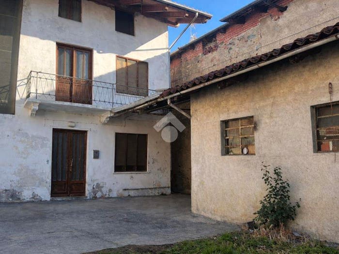 Casa trilocale in vendita in Via Roma, Centro, Alice Castello