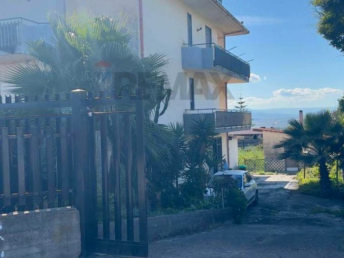 Casa con 6 locali in vendita in Via Del Nocciolo, Primosole, Catania