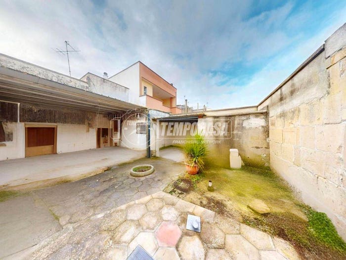 Casa con 6 locali in vendita in Via Giovanni Dimidri, Melpignano